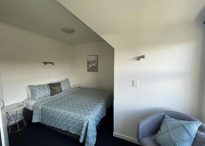 Colonial Motel
