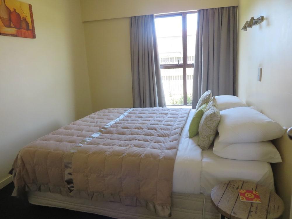 Colonial Motel 4*