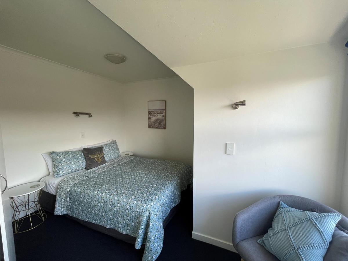 Colonial Motel 4*