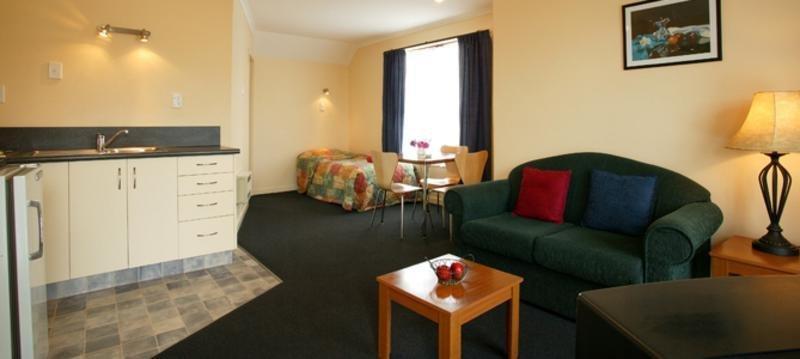 Colonial 4*