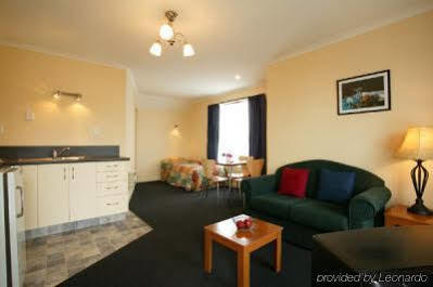 Colonial Motel 4*