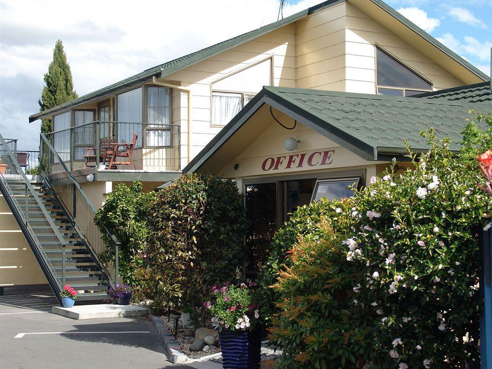 Colonial Motel